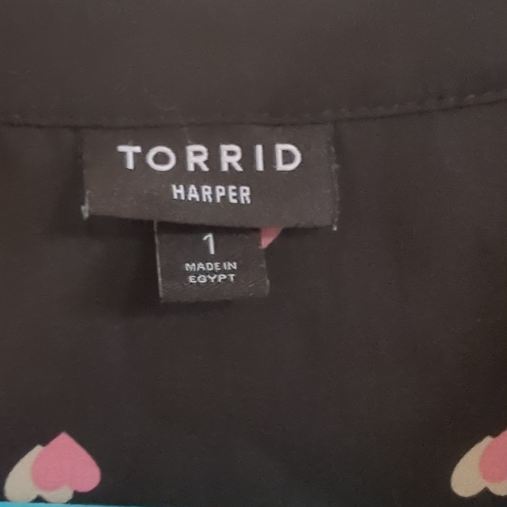 Torrid Black Top Print Hearts Size 1 - Picture 2 of 8